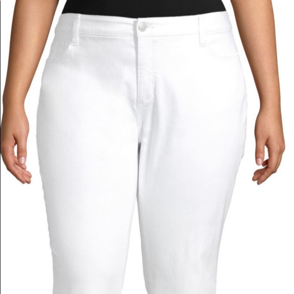 St. John’s Bay White Denim Capris (plus)